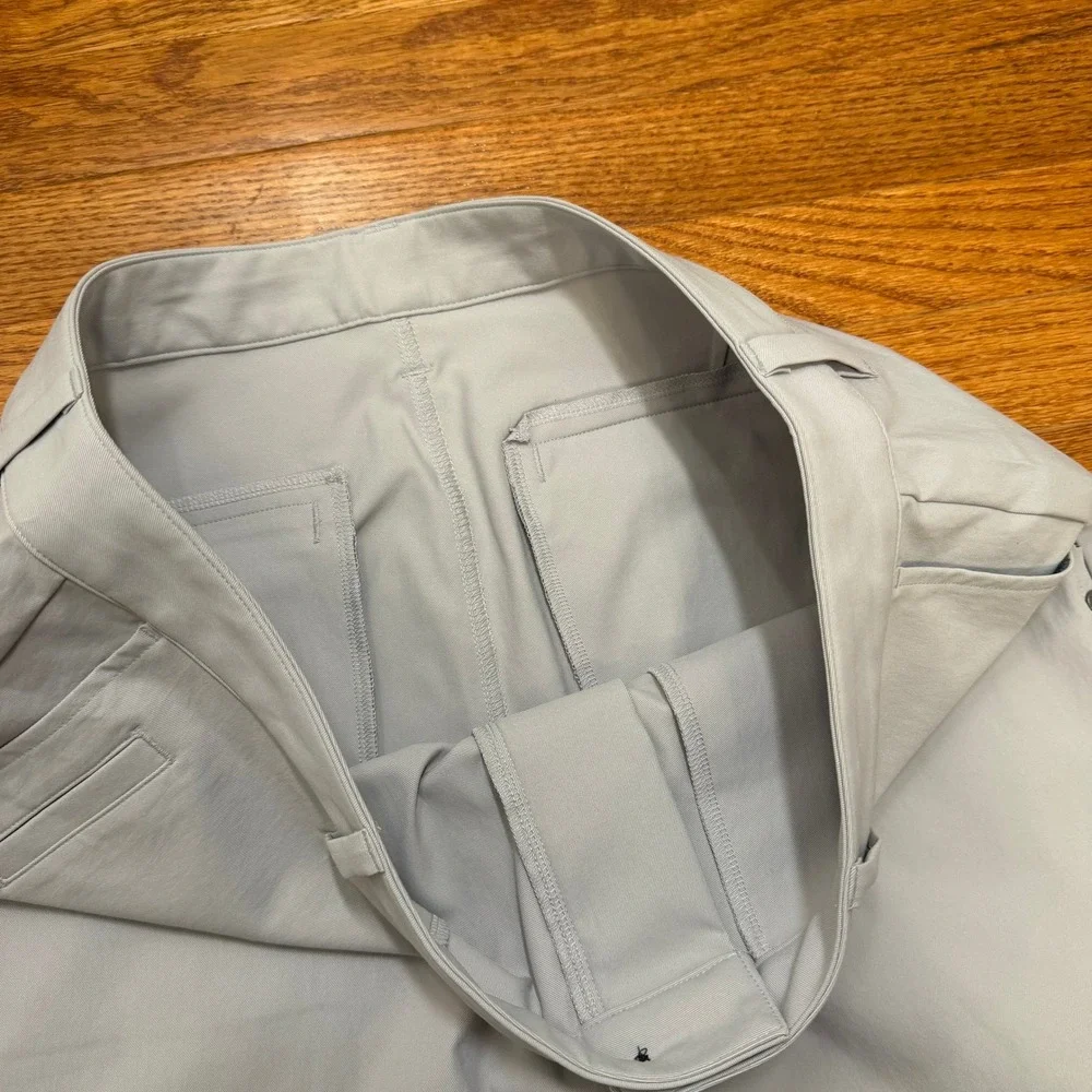 Vuori Cascade Tech Chino Pants Mens 34x31 Light Grey Performance Golf V427